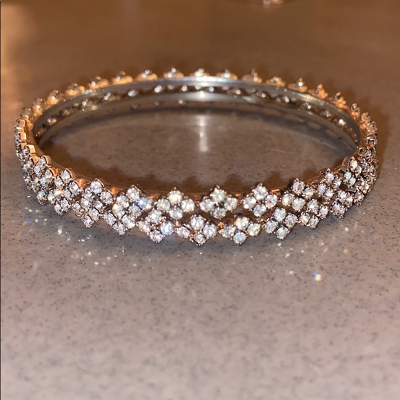 (CLOSET CLOSING FINAL SALE) NWOT Beautiful Gold Diamond Bangle Set Pair - Picture 4 of 4